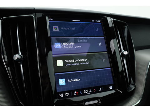 Volvo XC60 2.0 T6 Plug-in hybrid AWD Plus Dark | Trekhaak | Pano | ACC | Blis  | H&K Audio | Sport stoelen | stoel&stuur Verw. |