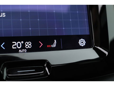 Volvo XC60 2.0 T6 Plug-in hybrid AWD Plus Dark | Trekhaak | Pano | ACC | Blis  | H&K Audio | Sport stoelen | stoel&stuur Verw. |