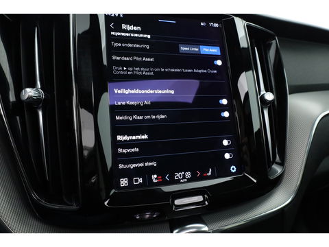 Volvo XC60 2.0 T6 Plug-in hybrid AWD Plus Dark | Trekhaak | Pano | ACC | Blis  | H&K Audio | Sport stoelen | stoel&stuur Verw. |