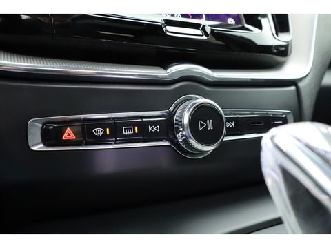 Volvo XC60 2.0 T6 Plug-in hybrid AWD Plus Dark | Trekhaak | Pano | ACC | Blis  | H&K Audio | Sport stoelen | stoel&stuur Verw. |