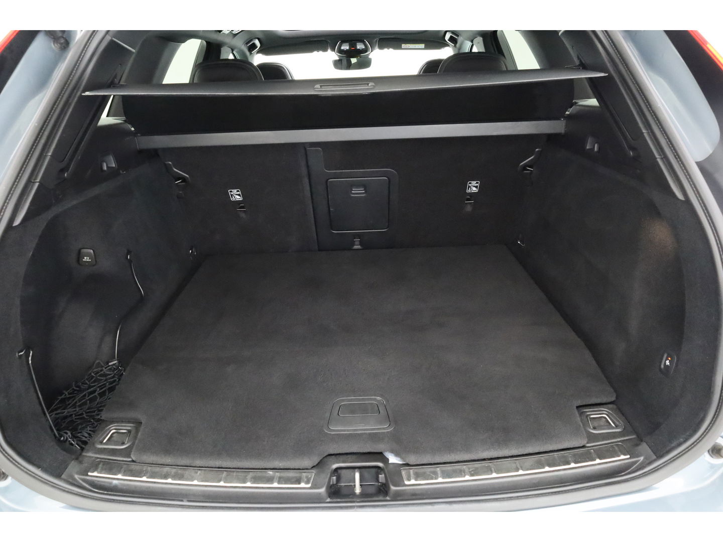 Volvo XC60 2.0 T6 Plug-in hybrid AWD Plus Dark | Trekhaak | Pano | ACC | Blis  | H&K Audio | Sport stoelen | stoel&stuur Verw. |