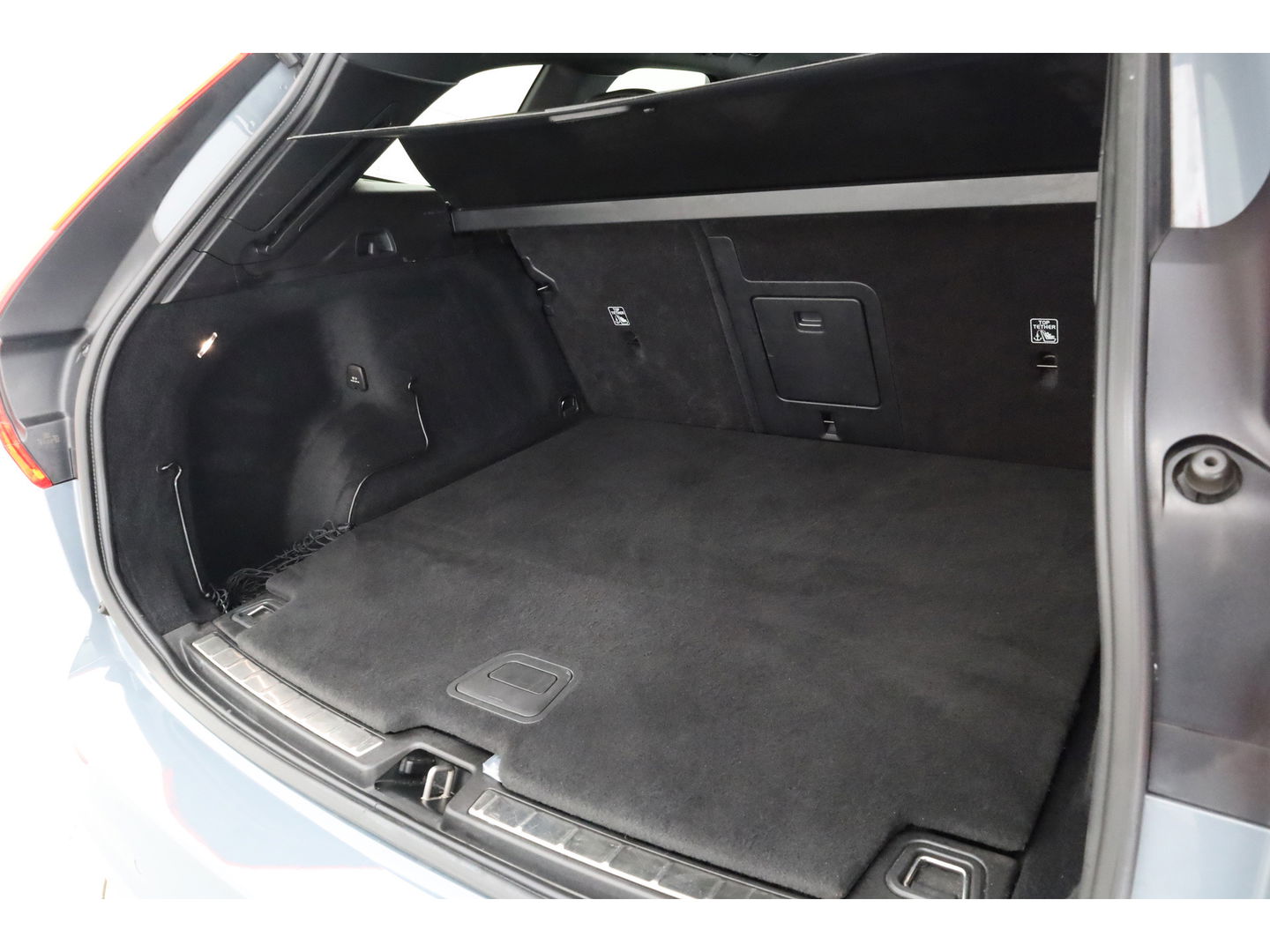 Volvo XC60 2.0 T6 Plug-in hybrid AWD Plus Dark | Trekhaak | Pano | ACC | Blis  | H&K Audio | Sport stoelen | stoel&stuur Verw. |