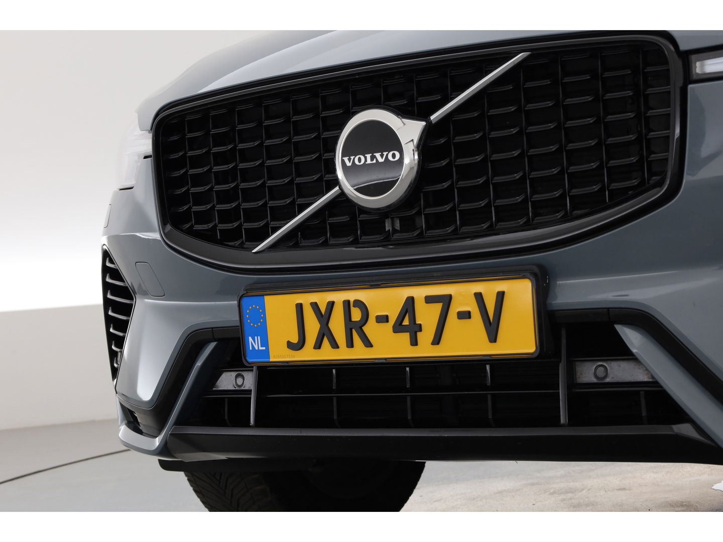 Volvo XC60 2.0 T6 Plug-in hybrid AWD Plus Dark | Trekhaak | Pano | ACC | Blis  | H&K Audio | Sport stoelen | stoel&stuur Verw. |