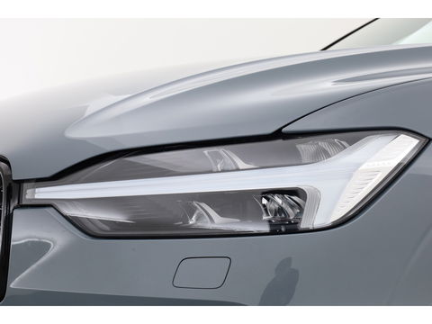 Volvo XC60 2.0 T6 Plug-in hybrid AWD Plus Dark | Trekhaak | Pano | ACC | Blis  | H&K Audio | Sport stoelen | stoel&stuur Verw. |
