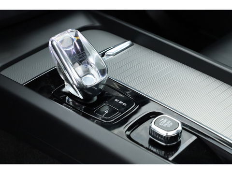 Volvo XC60 2.0 T6 Plug-in hybrid AWD Plus Dark | Trekhaak | Pano | ACC | Blis  | H&K Audio | Sport stoelen | stoel&stuur Verw. |