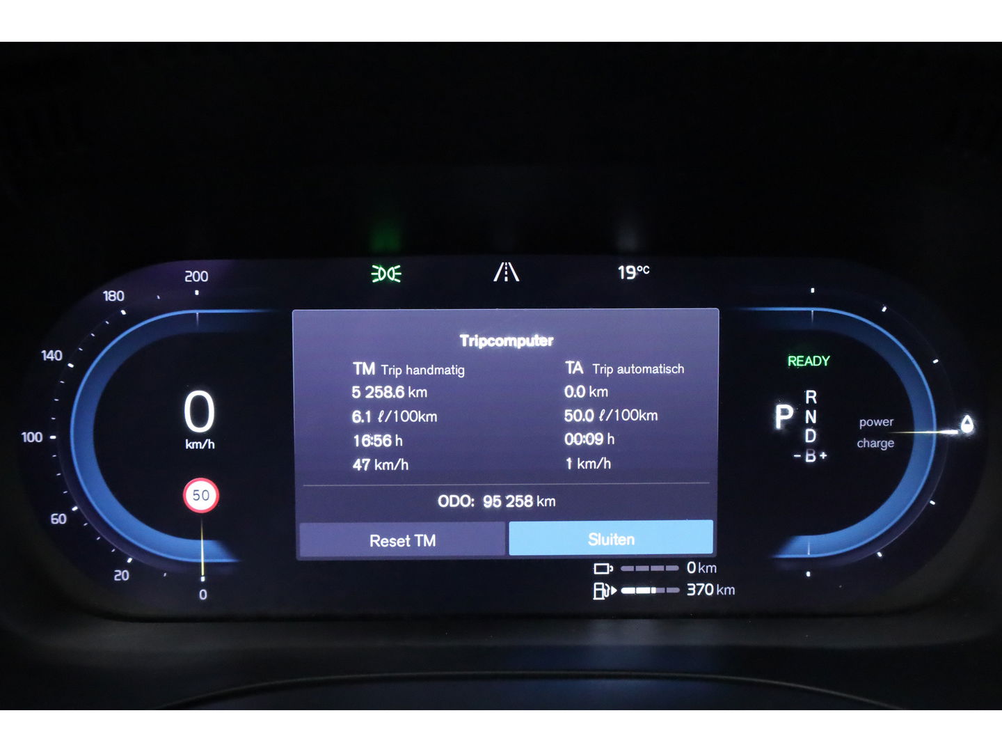 Volvo XC60 2.0 T6 Plug-in hybrid AWD Plus Dark | Trekhaak | Pano | ACC | Blis  | H&K Audio | Sport stoelen | stoel&stuur Verw. |