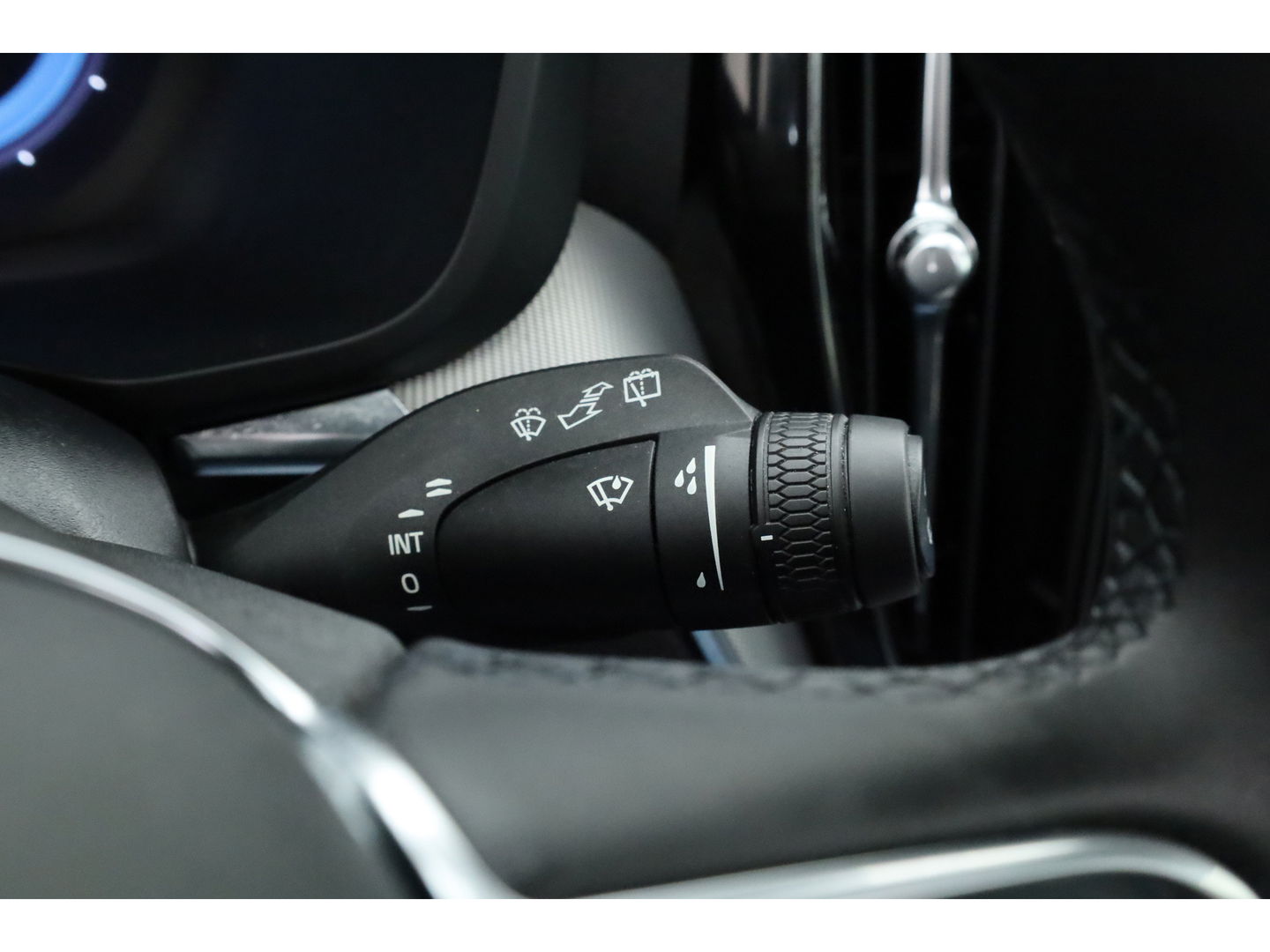 Volvo XC60 2.0 T6 Plug-in hybrid AWD Plus Dark | Trekhaak | Pano | ACC | Blis  | H&K Audio | Sport stoelen | stoel&stuur Verw. |