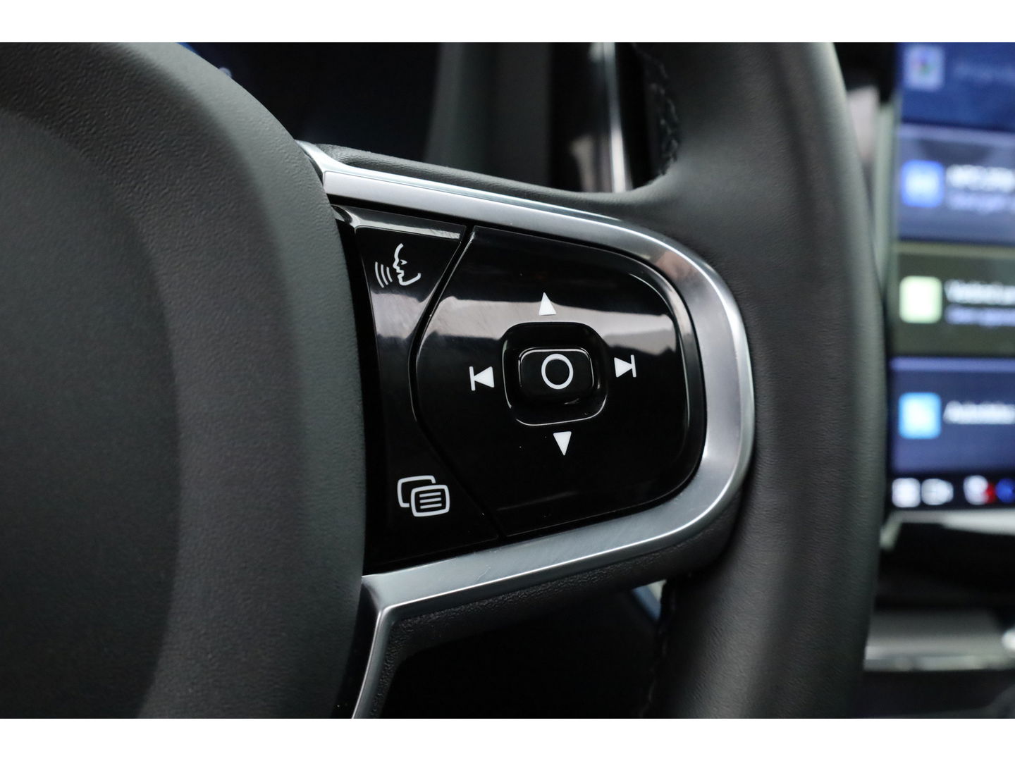 Volvo XC60 2.0 T6 Plug-in hybrid AWD Plus Dark | Trekhaak | Pano | ACC | Blis  | H&K Audio | Sport stoelen | stoel&stuur Verw. |