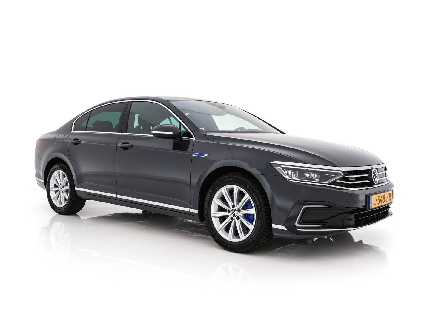 Volkswagen Passat 1.4 TSI GTE Business (Plug-In) (INCL-BTW) Aut. *FULL-LED | DIGI-COCKPIT | ADAPTIVE-CRUISE | NAVI-FULLMAP | KEYLESS | DAB+ | COMFORT-SEATS | SHIFTPADDLES | PRIVACY-GLASS | PDC | CAMERA | CARPLAY | 17''ALU*