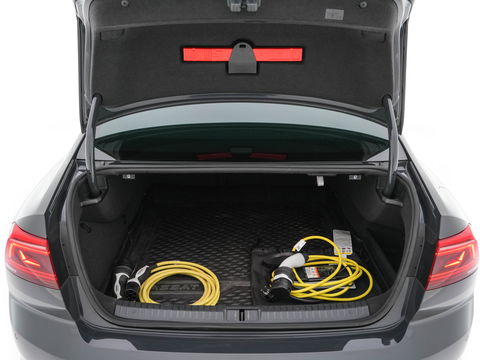 Volkswagen Passat 1.4 TSI GTE Business (Plug-In) (INCL-BTW) Aut. *FULL-LED | DIGI-COCKPIT | ADAPTIVE-CRUISE | NAVI-FULLMAP | KEYLESS | DAB+ | COMFORT-SEATS | SHIFTPADDLES | PRIVACY-GLASS | PDC | CAMERA | CARPLAY | 17''ALU*