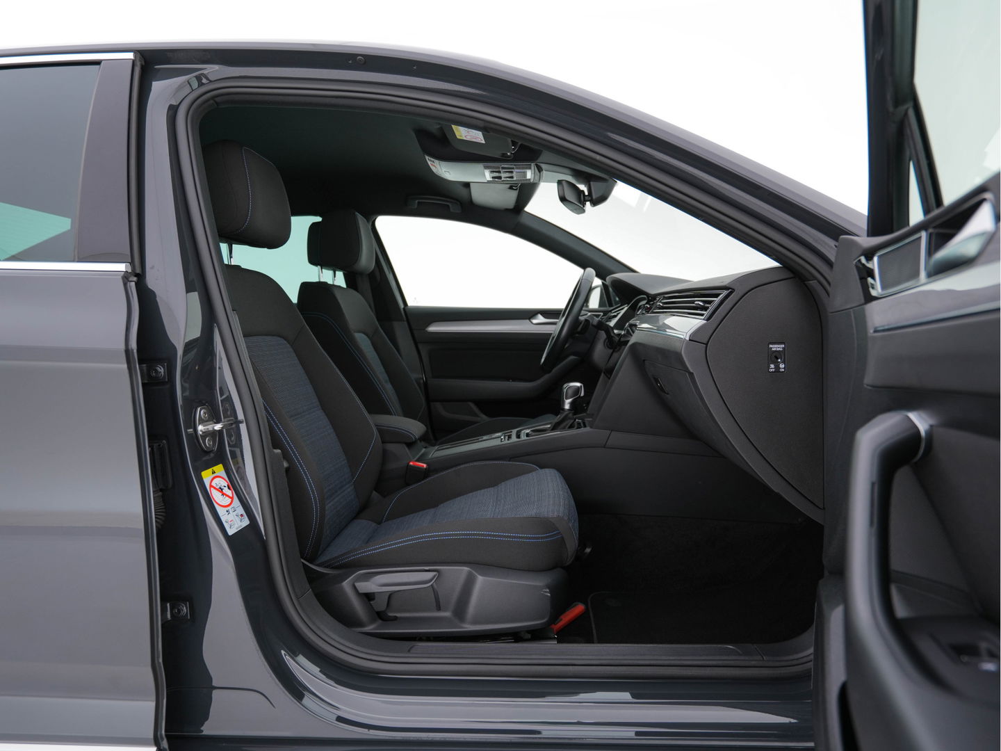 Volkswagen Passat 1.4 TSI GTE Business (Plug-In) (INCL-BTW) Aut. *FULL-LED | DIGI-COCKPIT | ADAPTIVE-CRUISE | NAVI-FULLMAP | KEYLESS | DAB+ | COMFORT-SEATS | SHIFTPADDLES | PRIVACY-GLASS | PDC | CAMERA | CARPLAY | 17''ALU*