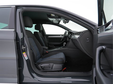 Volkswagen Passat 1.4 TSI GTE Business (Plug-In) (INCL-BTW) Aut. *FULL-LED | DIGI-COCKPIT | ADAPTIVE-CRUISE | NAVI-FULLMAP | KEYLESS | DAB+ | COMFORT-SEATS | SHIFTPADDLES | PRIVACY-GLASS | PDC | CAMERA | CARPLAY | 17''ALU*