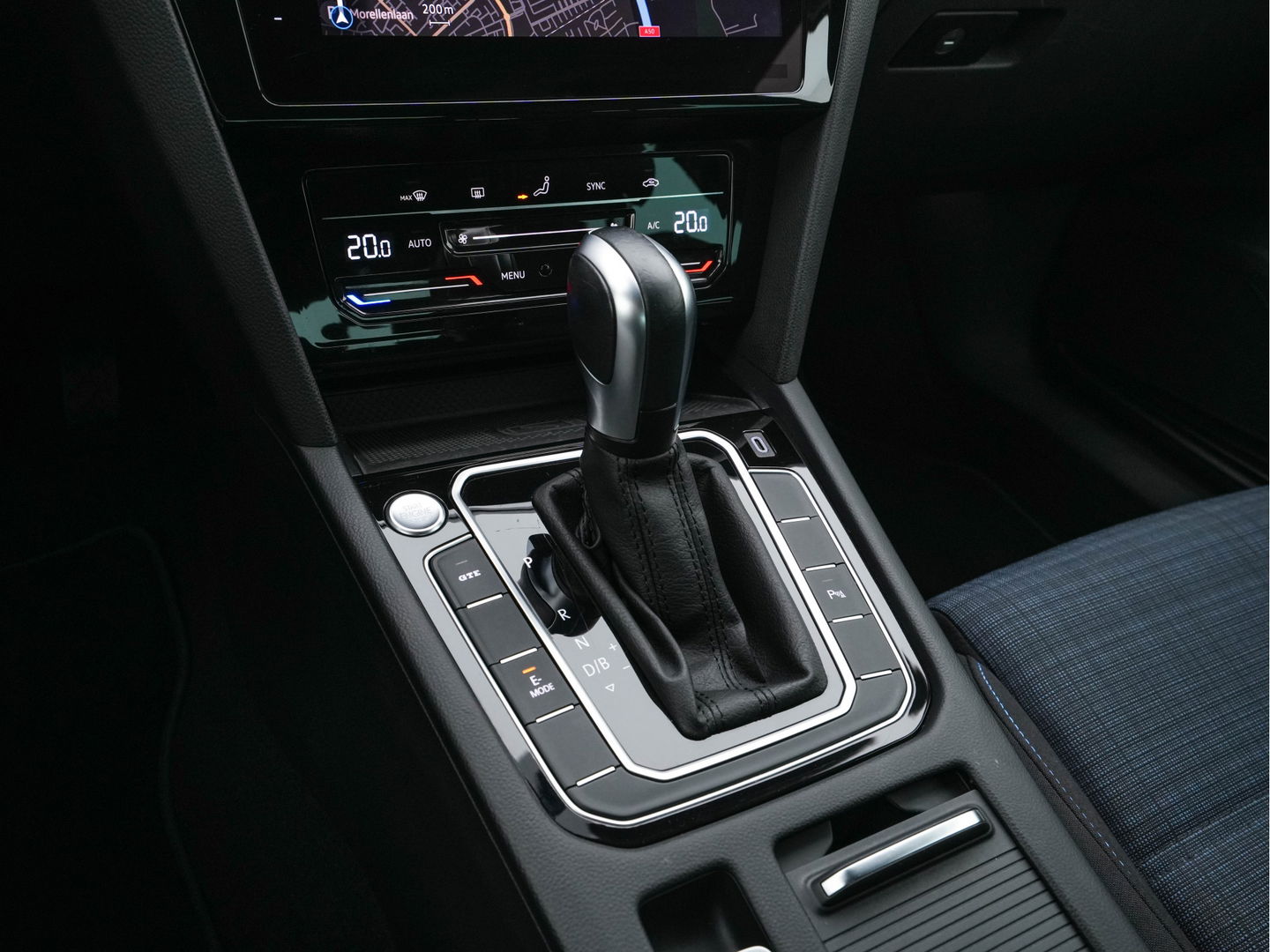 Volkswagen Passat 1.4 TSI GTE Business (Plug-In) (INCL-BTW) Aut. *FULL-LED | DIGI-COCKPIT | ADAPTIVE-CRUISE | NAVI-FULLMAP | KEYLESS | DAB+ | COMFORT-SEATS | SHIFTPADDLES | PRIVACY-GLASS | PDC | CAMERA | CARPLAY | 17''ALU*