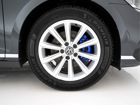 Volkswagen Passat 1.4 TSI GTE Business (Plug-In) (INCL-BTW) Aut. *FULL-LED | DIGI-COCKPIT | ADAPTIVE-CRUISE | NAVI-FULLMAP | KEYLESS | DAB+ | COMFORT-SEATS | SHIFTPADDLES | PRIVACY-GLASS | PDC | CAMERA | CARPLAY | 17''ALU*