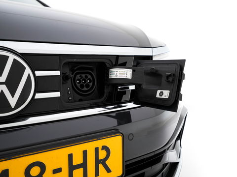 Volkswagen Passat 1.4 TSI GTE Business (Plug-In) (INCL-BTW) Aut. *FULL-LED | DIGI-COCKPIT | ADAPTIVE-CRUISE | NAVI-FULLMAP | KEYLESS | DAB+ | COMFORT-SEATS | SHIFTPADDLES | PRIVACY-GLASS | PDC | CAMERA | CARPLAY | 17''ALU*