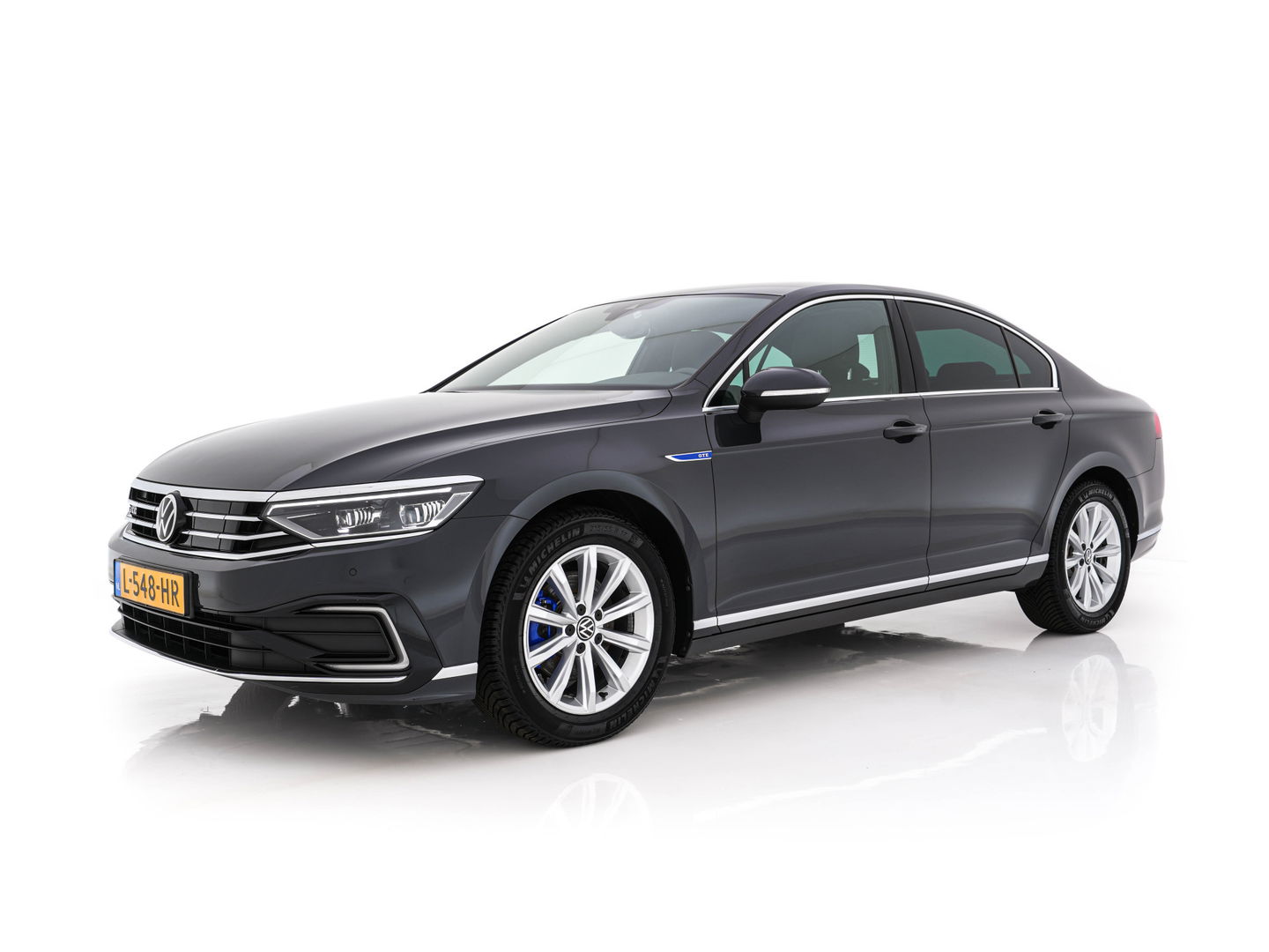 Volkswagen Passat 1.4 TSI GTE Business (Plug-In) (INCL-BTW) Aut. *FULL-LED | DIGI-COCKPIT | ADAPTIVE-CRUISE | NAVI-FULLMAP | KEYLESS | DAB+ | COMFORT-SEATS | SHIFTPADDLES | PRIVACY-GLASS | PDC | CAMERA | CARPLAY | 17''ALU*