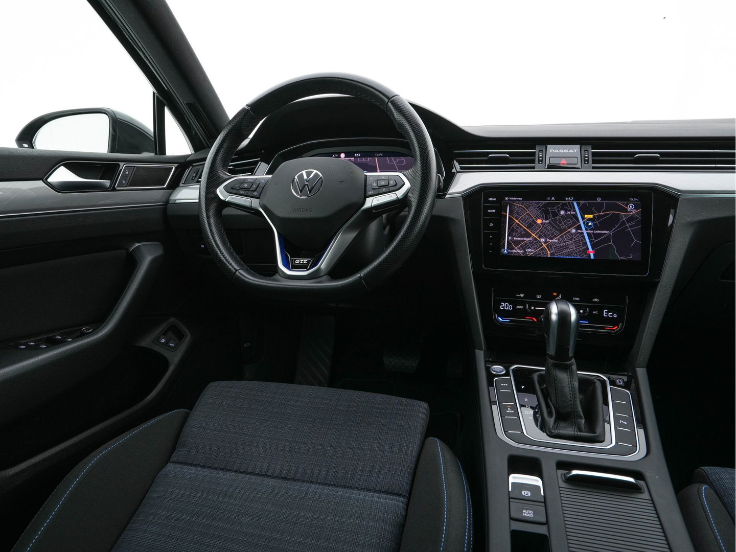 Volkswagen Passat 1.4 TSI GTE Business (Plug-In) (INCL-BTW) Aut. *FULL-LED | DIGI-COCKPIT | ADAPTIVE-CRUISE | NAVI-FULLMAP | KEYLESS | DAB+ | COMFORT-SEATS | SHIFTPADDLES | PRIVACY-GLASS | PDC | CAMERA | CARPLAY | 17''ALU*