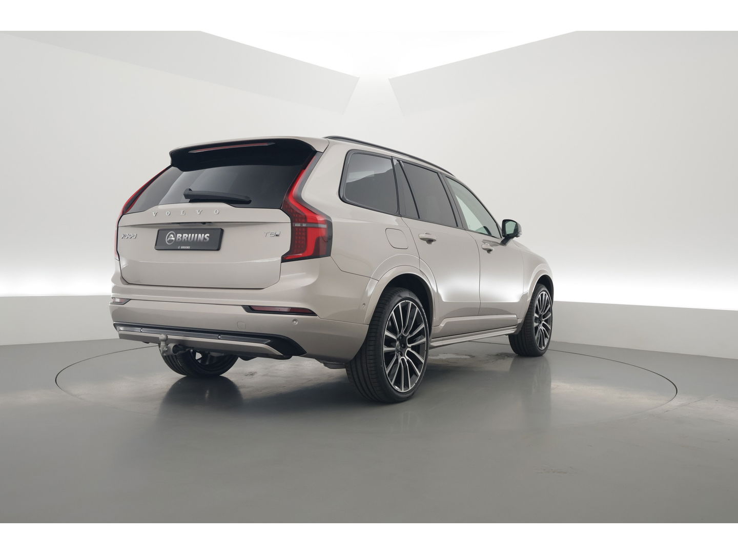 Volvo XC90 2.0 T8 Plug-in hybrid AWD Ultra Dark | Full Option | Luchtvering | B&W  audio | Massage | Pano | HUD | Stoelventilatie | 22'' |
