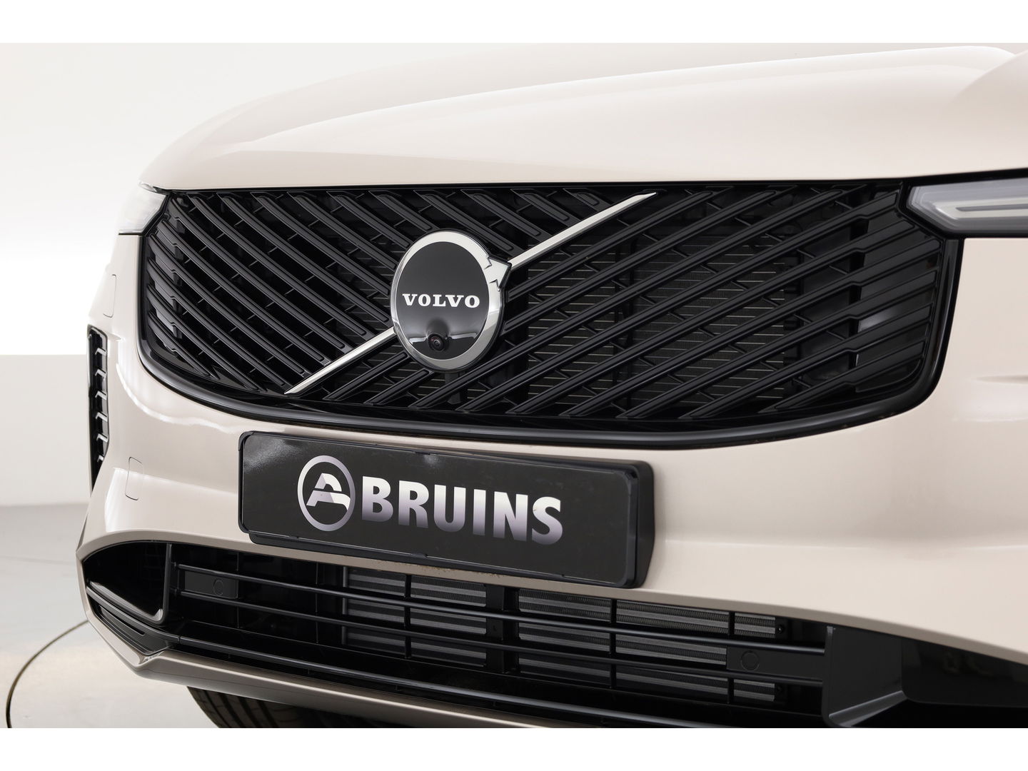 Volvo XC90 2.0 T8 Plug-in hybrid AWD Ultra Dark | Full Option | Luchtvering | B&W  audio | Massage | Pano | HUD | Stoelventilatie | 22'' |