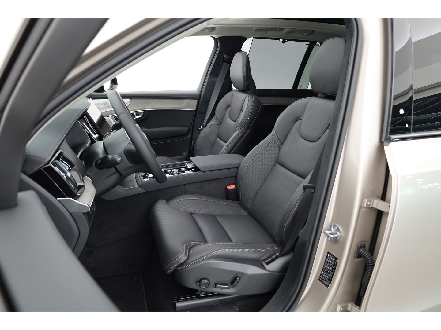 Volvo XC90 2.0 T8 Plug-in hybrid AWD Ultra Dark | Full Option | Luchtvering | B&W  audio | Massage | Pano | HUD | Stoelventilatie | 22'' |