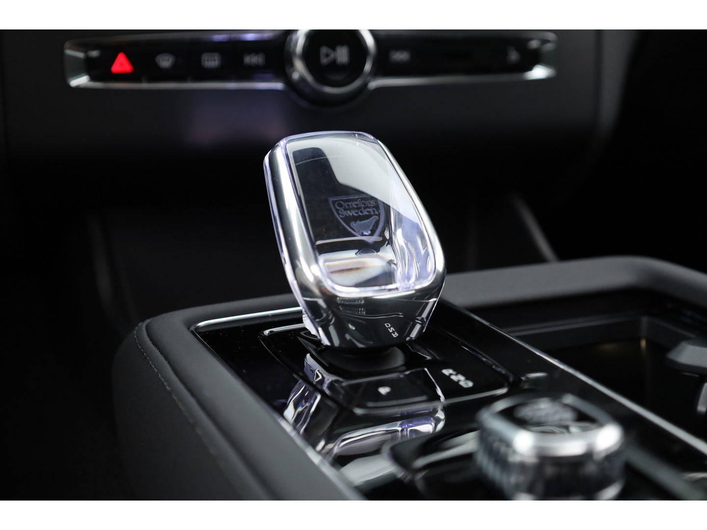 Volvo XC90 2.0 T8 Plug-in hybrid AWD Ultra Dark | Full Option | Luchtvering | B&W  audio | Massage | Pano | HUD | Stoelventilatie | 22'' |