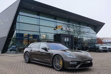 Porsche Panamera - Sport Turismo 4.0 V8 Turbo S 700pk E-Hybrid Panoramadak Keramisch Luchtvering 4-wielsturing NLauto 1e eigenaar!
