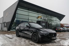 Maserati Levante - Gransport 3.0 V6 D 275pk Panoramadak Schaalstoelen VOL!!! Carbon pakket NLauto 21" LMV Stoelkoeling Luchtvering