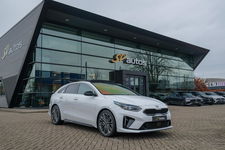 Kia ProCeed - 1.4 T-GDI 140pk DCT7 GT-PlusLine Panoramadak Stoelverwarming voor+achter Stuurwielverwarming Navigatie Camera Elektrische klep