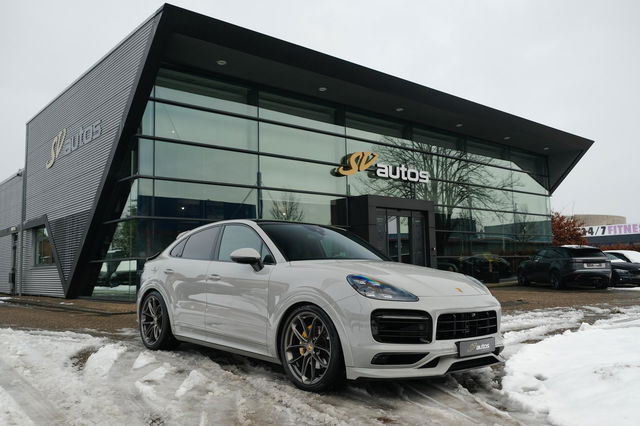 Porsche Cayenne - Coupé 3.0 E-Hybrid 462PK Krijtgrijs SportDesign Luchtvering Lightweight Package Carbon Dak 4-wielsturing NLauto
