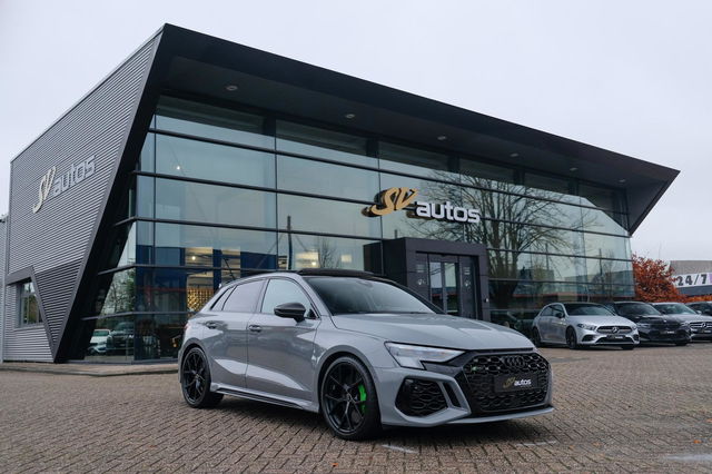 Audi RS3 - Sportback 2.5 TFSI 400PK Quattro Hulk Panoramadak *BTW* Keramisch VOL! Massage B&O audio RS Dynamic