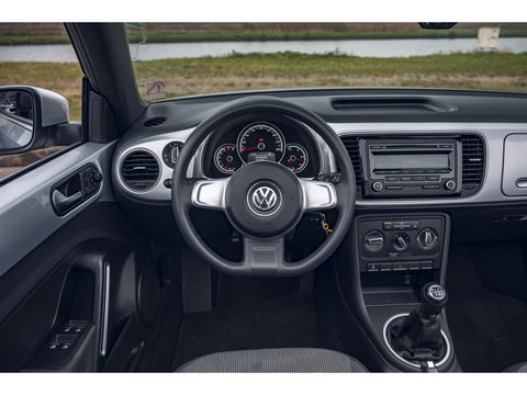 Volkswagen Beetle Cabriolet 1.2 TSI | ALL SEASON BANDEN | LM VELGEN | STOELVERWARMING