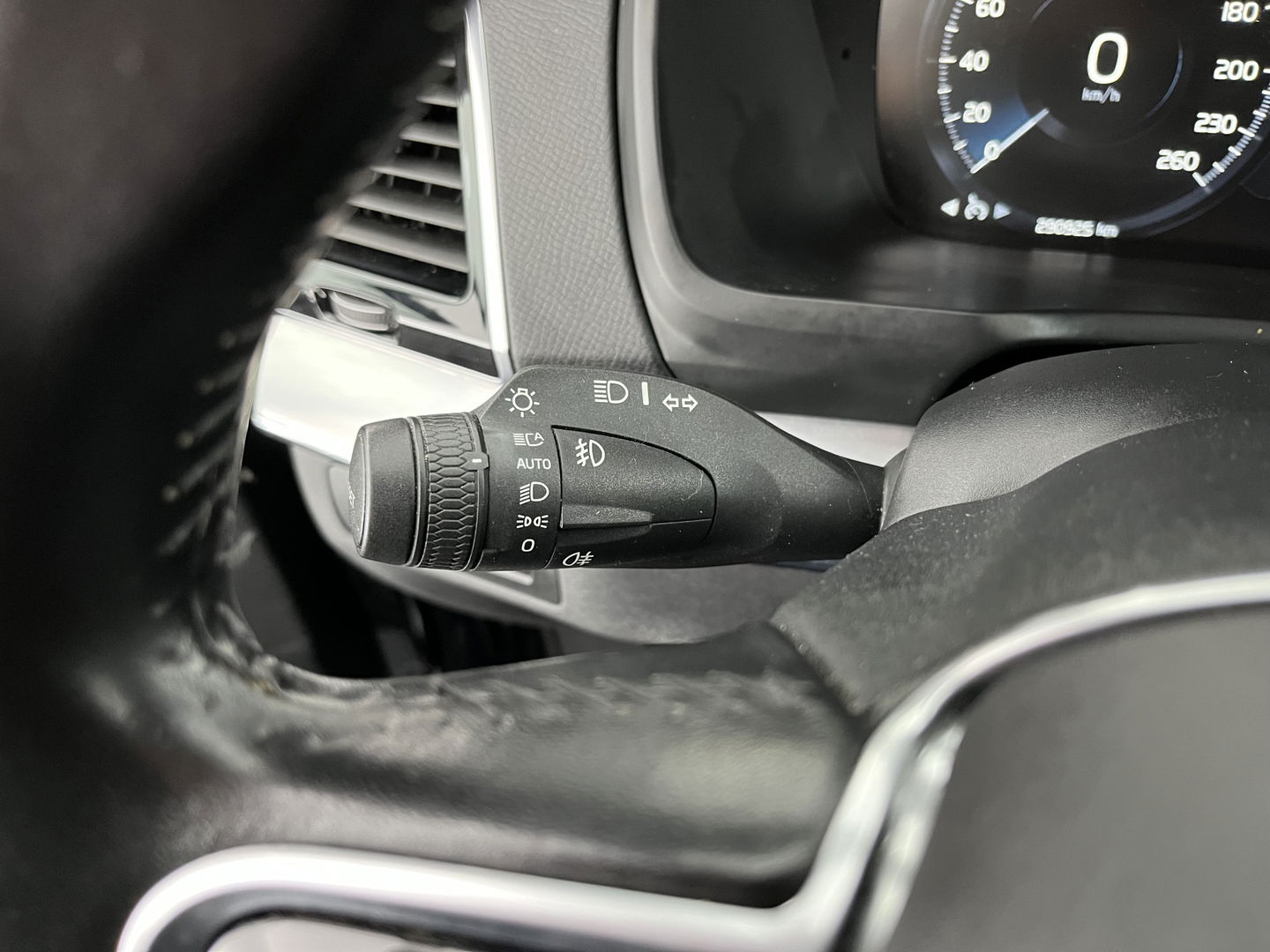 Volvo XC90 2.0 T8 Twin Engine AWD Inscription [ 7-Pers. ] (INCL-BTW) Aut. *PANO | HEAD-UP | LUXURY-LEATHER | FULL-LED | DIGI-COCKPIT | NAVI-FULLMAP | CARPLAY | ECC | HEATED-COMFORTSEATS | LANE-ASSIST | PDC | TOWBAR | 19"ALU*