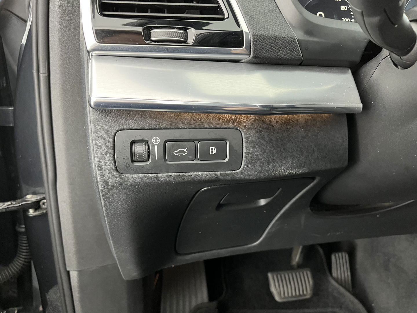 Volvo XC90 2.0 T8 Twin Engine AWD Inscription [ 7-Pers. ] (INCL-BTW) Aut. *PANO | HEAD-UP | LUXURY-LEATHER | FULL-LED | DIGI-COCKPIT | NAVI-FULLMAP | CARPLAY | ECC | HEATED-COMFORTSEATS | LANE-ASSIST | PDC | TOWBAR | 19"ALU*