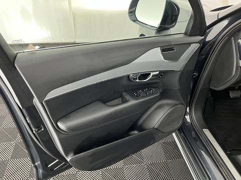 Volvo XC90 2.0 T8 Twin Engine AWD Inscription [ 7-Pers. ] (INCL-BTW) Aut. *PANO | HEAD-UP | LUXURY-LEATHER | FULL-LED | DIGI-COCKPIT | NAVI-FULLMAP | CARPLAY | ECC | HEATED-COMFORTSEATS | LANE-ASSIST | PDC | TOWBAR | 19"ALU*