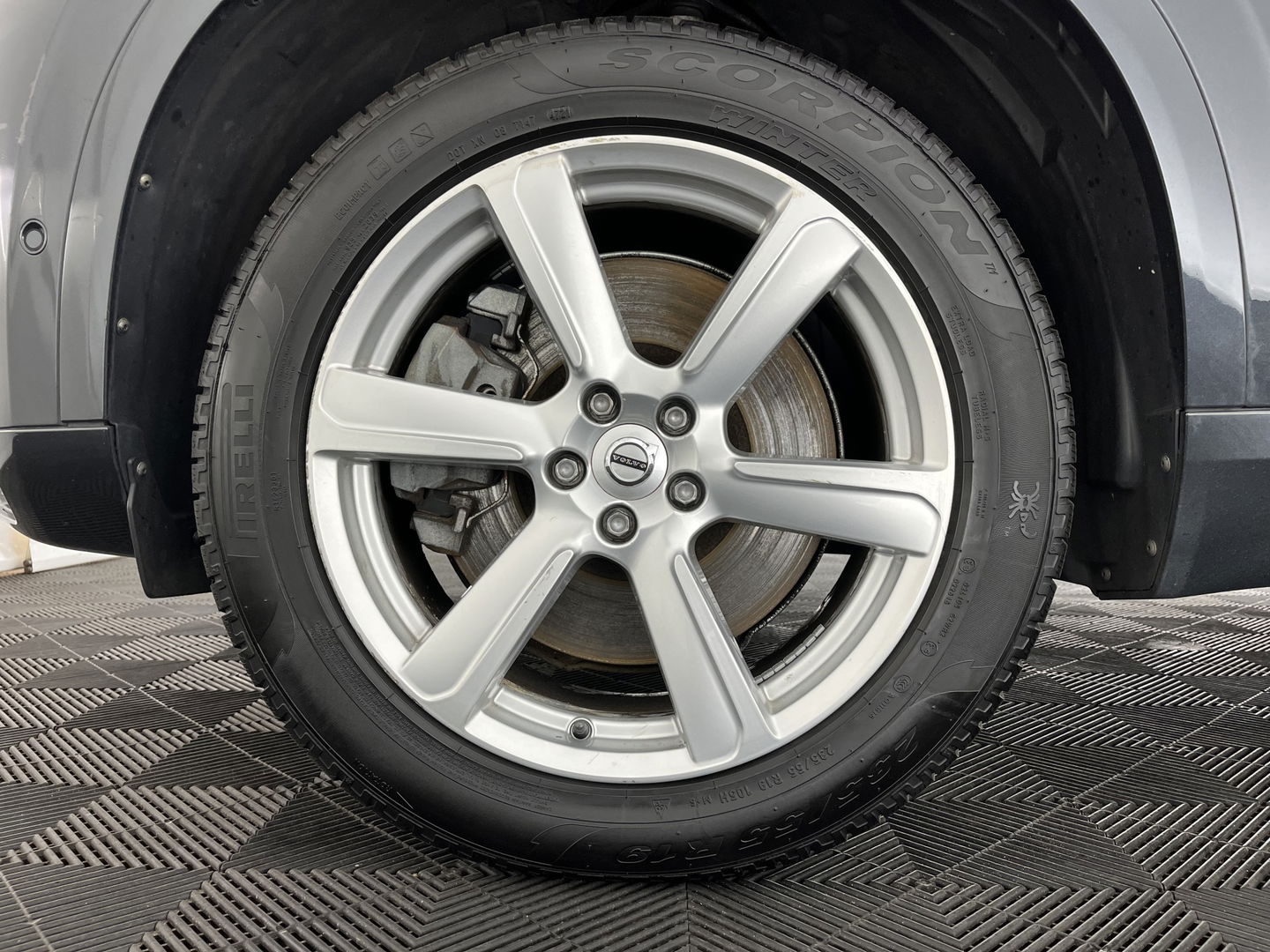 Volvo XC90 2.0 T8 Twin Engine AWD Inscription [ 7-Pers. ] (INCL-BTW) Aut. *PANO | HEAD-UP | LUXURY-LEATHER | FULL-LED | DIGI-COCKPIT | NAVI-FULLMAP | CARPLAY | ECC | HEATED-COMFORTSEATS | LANE-ASSIST | PDC | TOWBAR | 19"ALU*