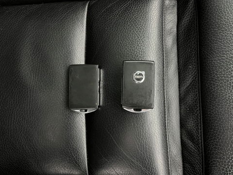 Volvo XC90 2.0 T8 Twin Engine AWD Inscription [ 7-Pers. ] (INCL-BTW) Aut. *PANO | HEAD-UP | LUXURY-LEATHER | FULL-LED | DIGI-COCKPIT | NAVI-FULLMAP | CARPLAY | ECC | HEATED-COMFORTSEATS | LANE-ASSIST | PDC | TOWBAR | 19"ALU*