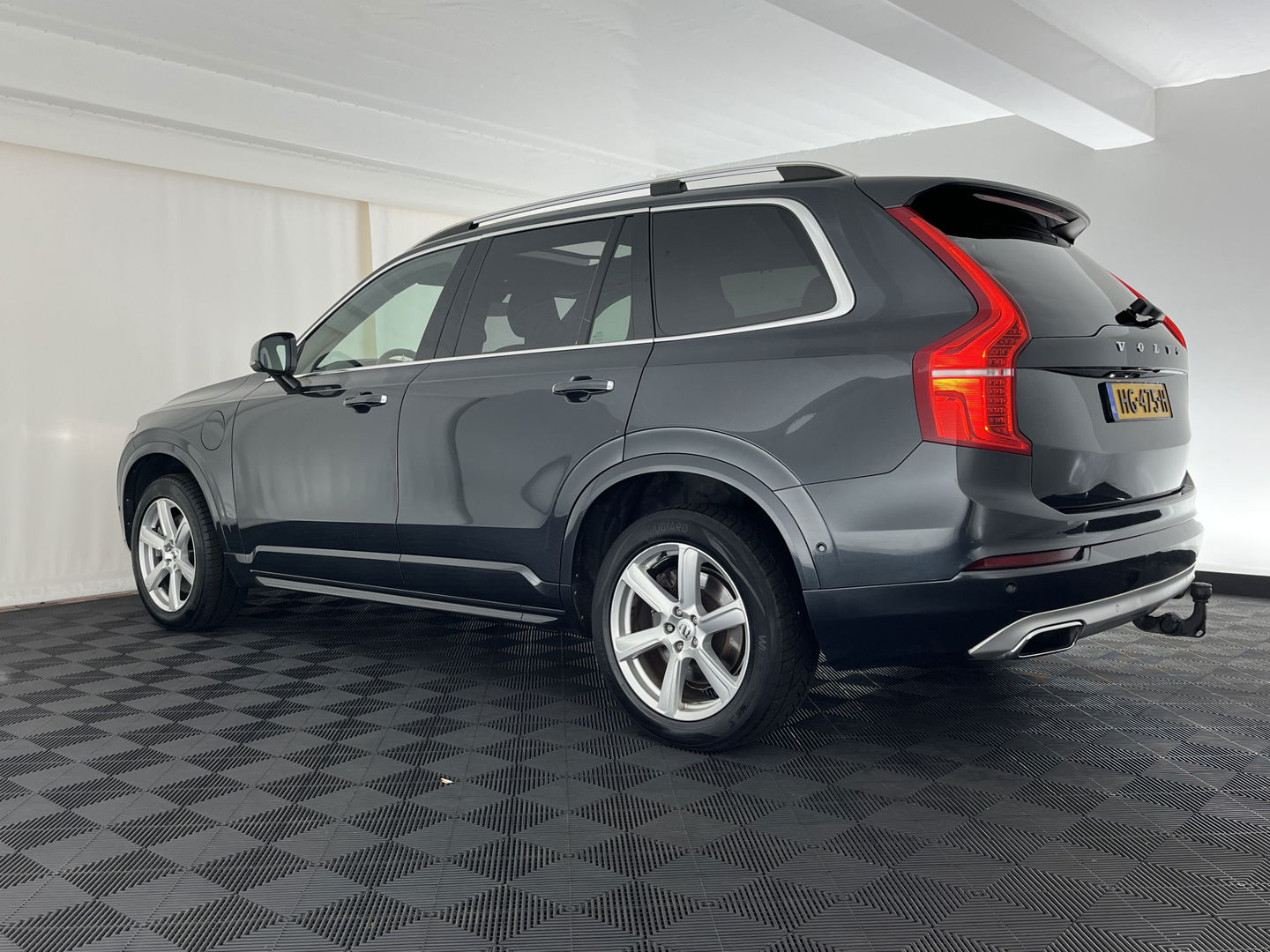 Volvo XC90 2.0 T8 Twin Engine AWD Inscription [ 7-Pers. ] (INCL-BTW) Aut. *PANO | HEAD-UP | LUXURY-LEATHER | FULL-LED | DIGI-COCKPIT | NAVI-FULLMAP | CARPLAY | ECC | HEATED-COMFORTSEATS | LANE-ASSIST | PDC | TOWBAR | 19"ALU*