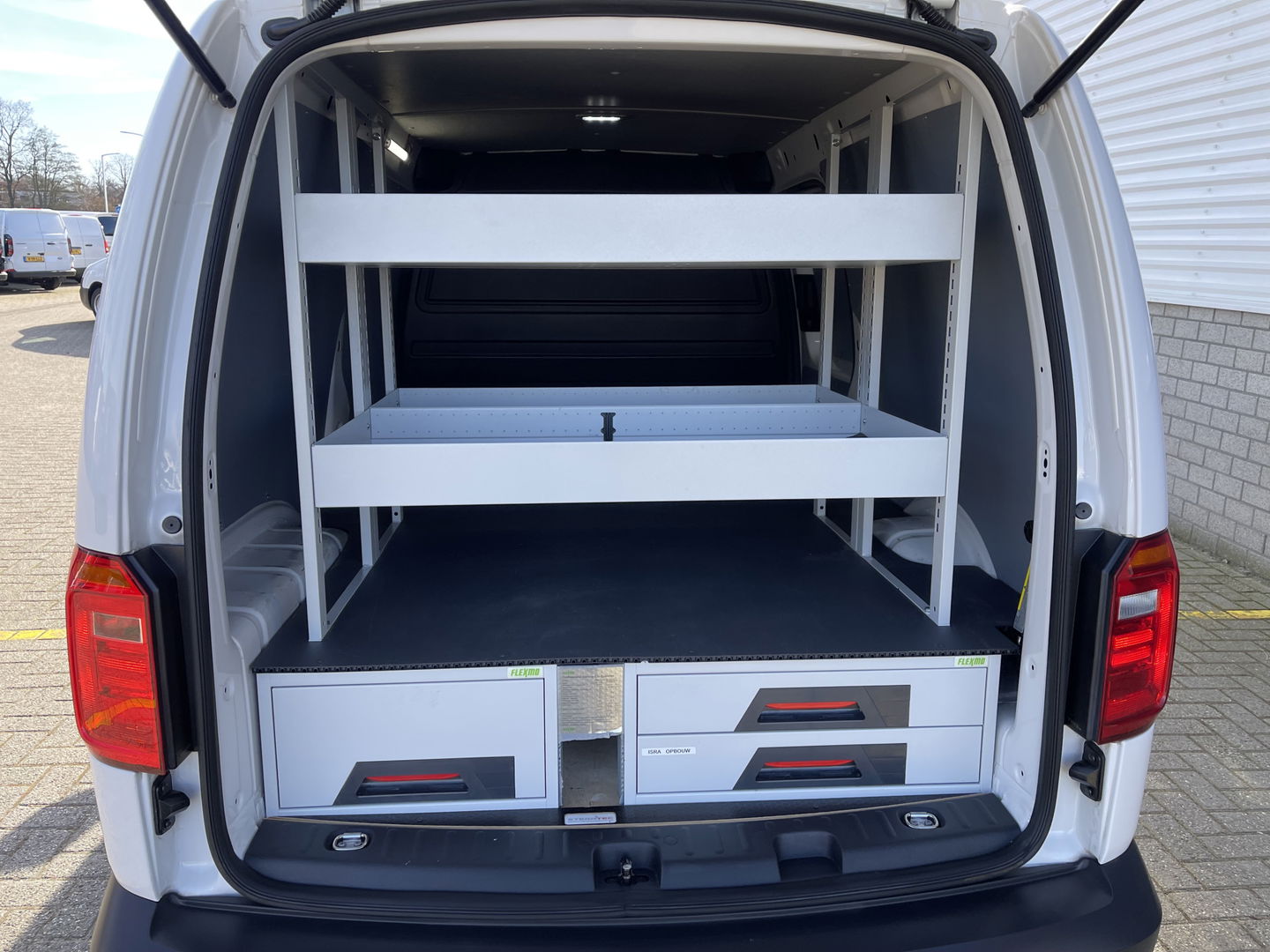 Volkswagen Caddy 2.0 TDI 102pk L2H1 BMT Maxi Comfortline / Flexmo ingerichte laadruimte met omvormer ! / vaste prijs rijklaar € 13.950 ex btw / lease vanaf € 235 / euro 6 / bpm vrij / airco / cruise