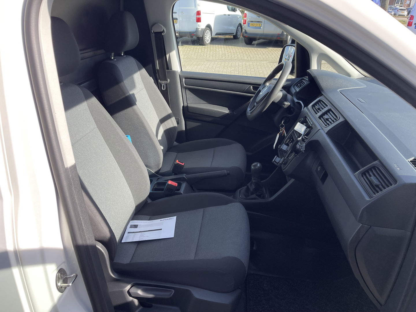 Volkswagen Caddy 2.0 TDI 102pk L2H1 BMT Maxi Comfortline / Flexmo ingerichte laadruimte met omvormer ! / vaste prijs rijklaar € 13.950 ex btw / lease vanaf € 235 / euro 6 / bpm vrij / airco / cruise