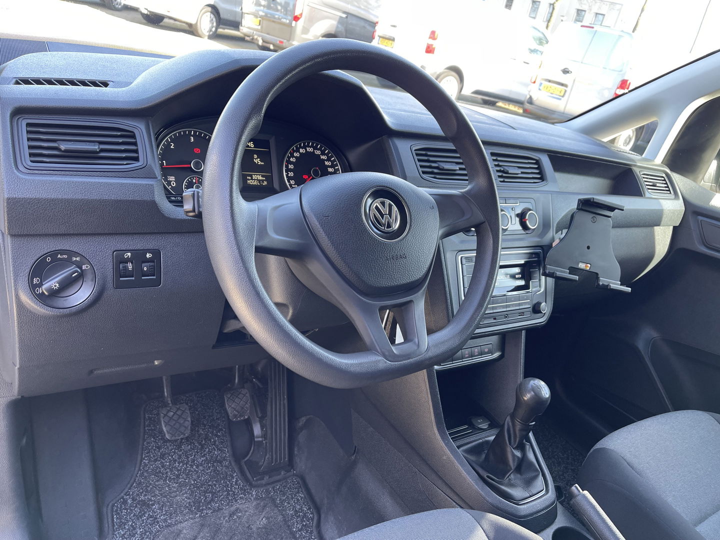 Volkswagen Caddy 2.0 TDI 102pk L2H1 BMT Maxi Comfortline / Flexmo ingerichte laadruimte met omvormer ! / vaste prijs rijklaar € 13.950 ex btw / lease vanaf € 235 / euro 6 / bpm vrij / airco / cruise