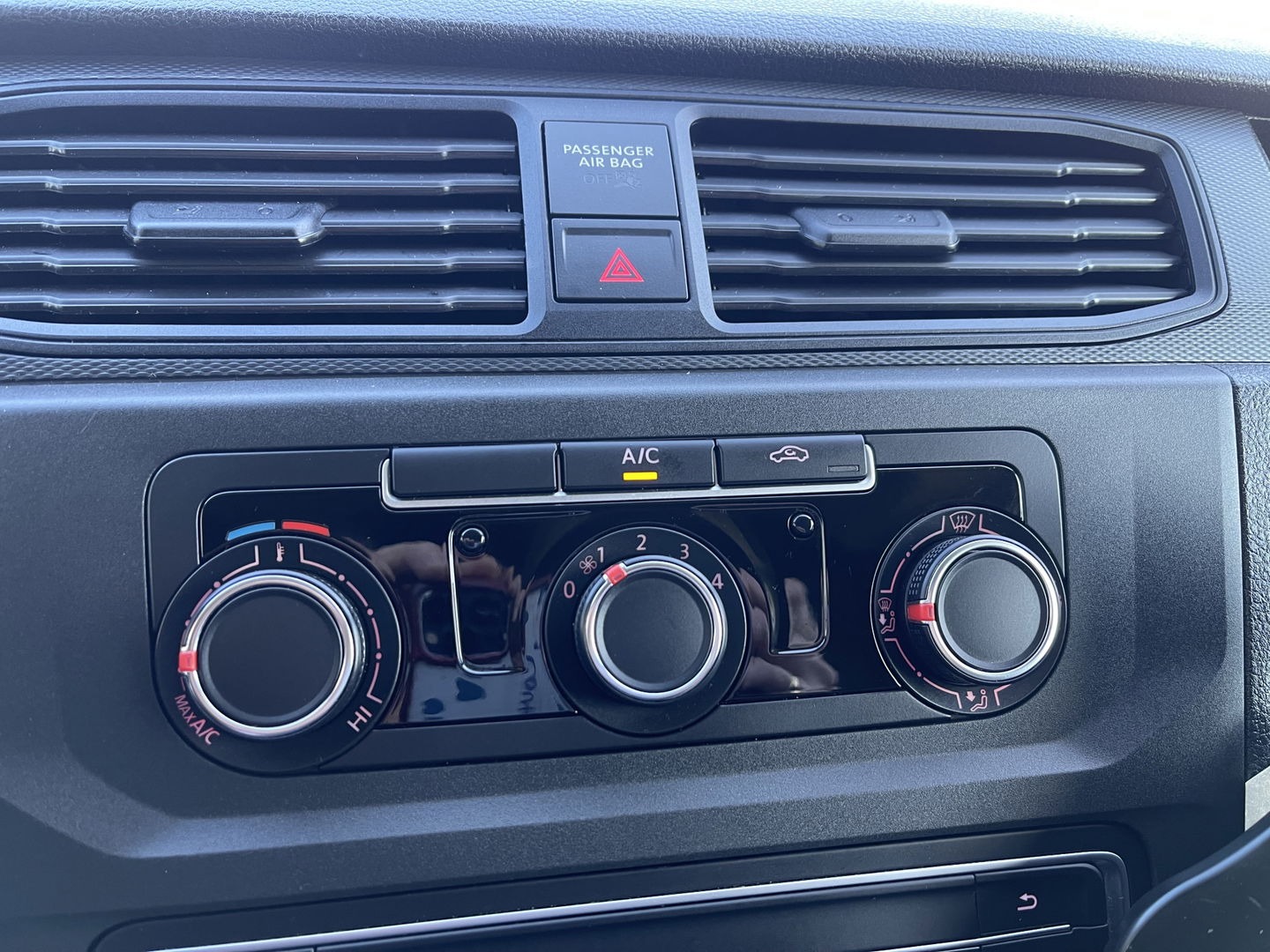 Volkswagen Caddy 2.0 TDI 102pk L2H1 BMT Maxi Comfortline / Flexmo ingerichte laadruimte met omvormer ! / vaste prijs rijklaar € 13.950 ex btw / lease vanaf € 235 / euro 6 / bpm vrij / airco / cruise