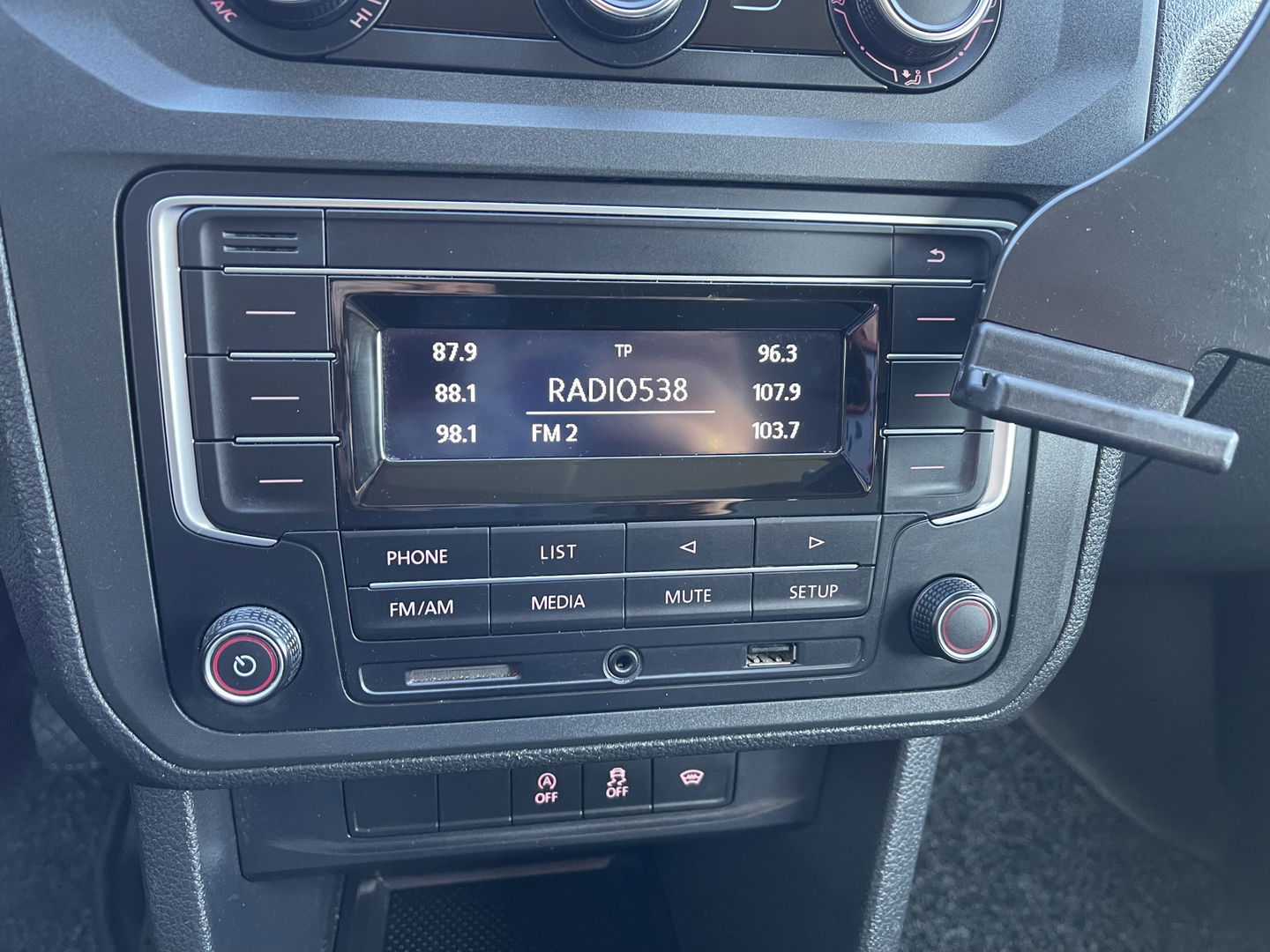 Volkswagen Caddy 2.0 TDI 102pk L2H1 BMT Maxi Comfortline / Flexmo ingerichte laadruimte met omvormer ! / vaste prijs rijklaar € 13.950 ex btw / lease vanaf € 235 / euro 6 / bpm vrij / airco / cruise