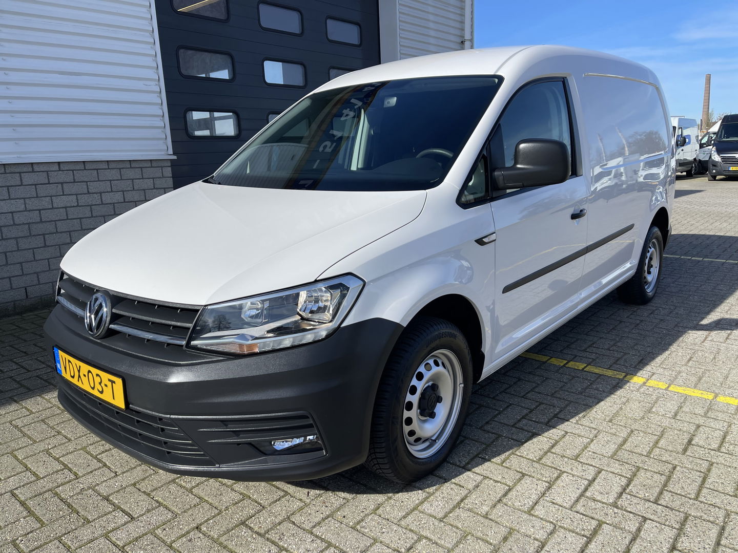 Volkswagen Caddy 2.0 TDI 102pk L2H1 BMT Maxi Comfortline / Flexmo ingerichte laadruimte met omvormer ! / vaste prijs rijklaar € 13.950 ex btw / lease vanaf € 235 / euro 6 / bpm vrij / airco / cruise