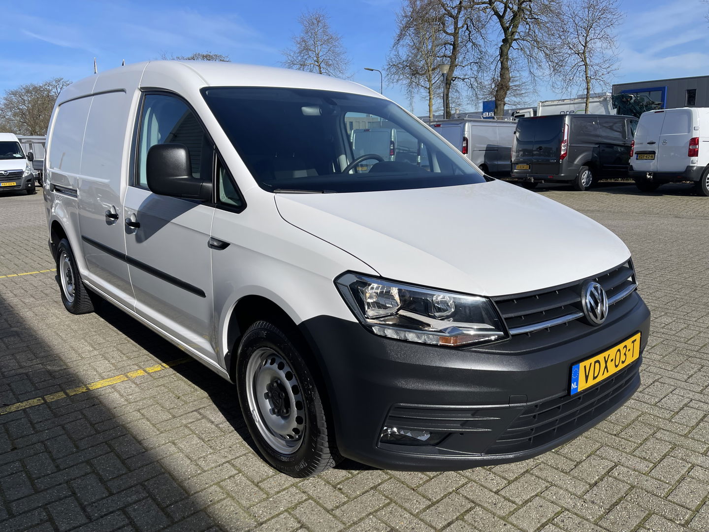 Volkswagen Caddy 2.0 TDI 102pk L2H1 BMT Maxi Comfortline / Flexmo ingerichte laadruimte met omvormer ! / vaste prijs rijklaar € 13.950 ex btw / lease vanaf € 235 / euro 6 / bpm vrij / airco / cruise