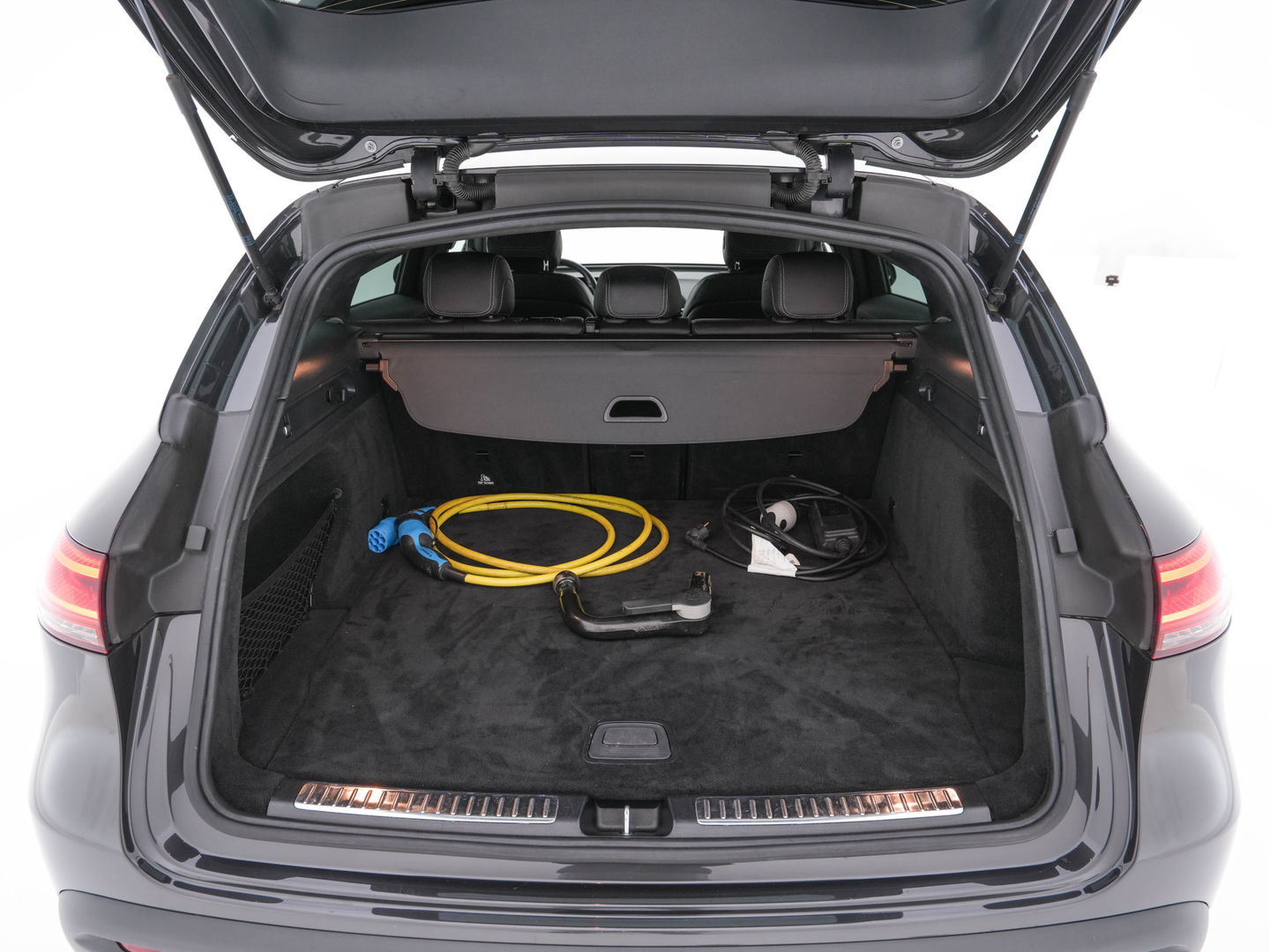 Mercedes-Benz EQC 400 4MATIC Business Solution Luxury 80 kWh {SOH-89%} (INCL.BTW) Aut.*LEATHER | FULL-LED | DISTRONIC | BLINDSPOT | HEATED-COMFORTSEATS | DIGI-WIDESCREEN | DAB+ | KEYLESS | AMBIENTLIGHT | NAVI-FULLMAP | ECC | PRIVACY-GLASS | PDC | 20''ALU*