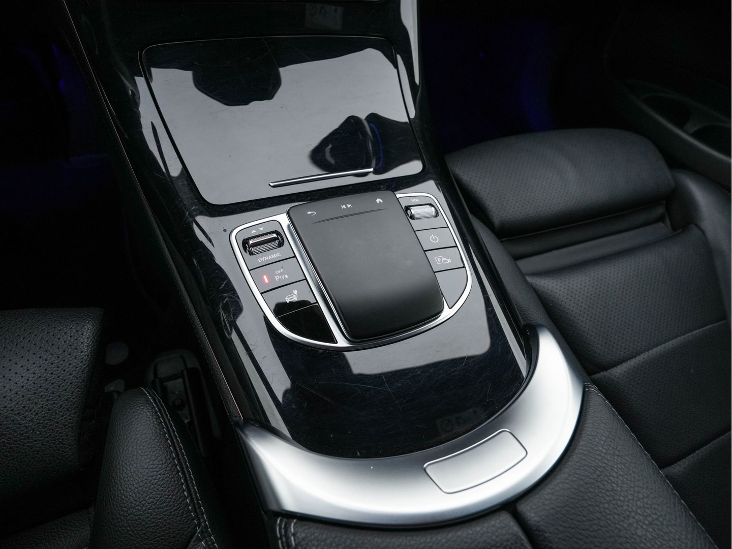 Mercedes-Benz EQC 400 4MATIC Business Solution Luxury 80 kWh {SOH-89%} (INCL.BTW) Aut.*LEATHER | FULL-LED | DISTRONIC | BLINDSPOT | HEATED-COMFORTSEATS | DIGI-WIDESCREEN | DAB+ | KEYLESS | AMBIENTLIGHT | NAVI-FULLMAP | ECC | PRIVACY-GLASS | PDC | 20''ALU*