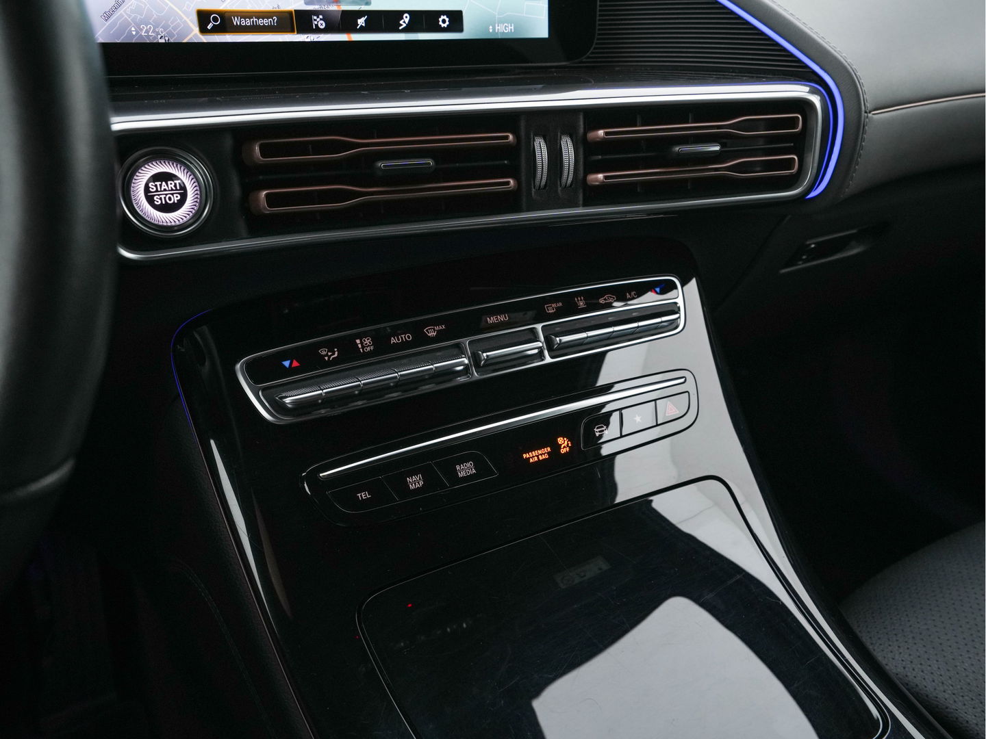 Mercedes-Benz EQC 400 4MATIC Business Solution Luxury 80 kWh {SOH-89%} (INCL.BTW) Aut.*LEATHER | FULL-LED | DISTRONIC | BLINDSPOT | HEATED-COMFORTSEATS | DIGI-WIDESCREEN | DAB+ | KEYLESS | AMBIENTLIGHT | NAVI-FULLMAP | ECC | PRIVACY-GLASS | PDC | 20''ALU*