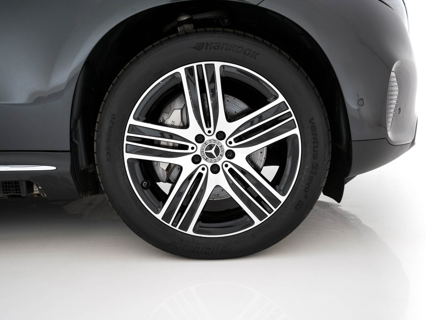 Mercedes-Benz EQC 400 4MATIC Business Solution Luxury 80 kWh {SOH-89%} (INCL.BTW) Aut.*LEATHER | FULL-LED | DISTRONIC | BLINDSPOT | HEATED-COMFORTSEATS | DIGI-WIDESCREEN | DAB+ | KEYLESS | AMBIENTLIGHT | NAVI-FULLMAP | ECC | PRIVACY-GLASS | PDC | 20''ALU*