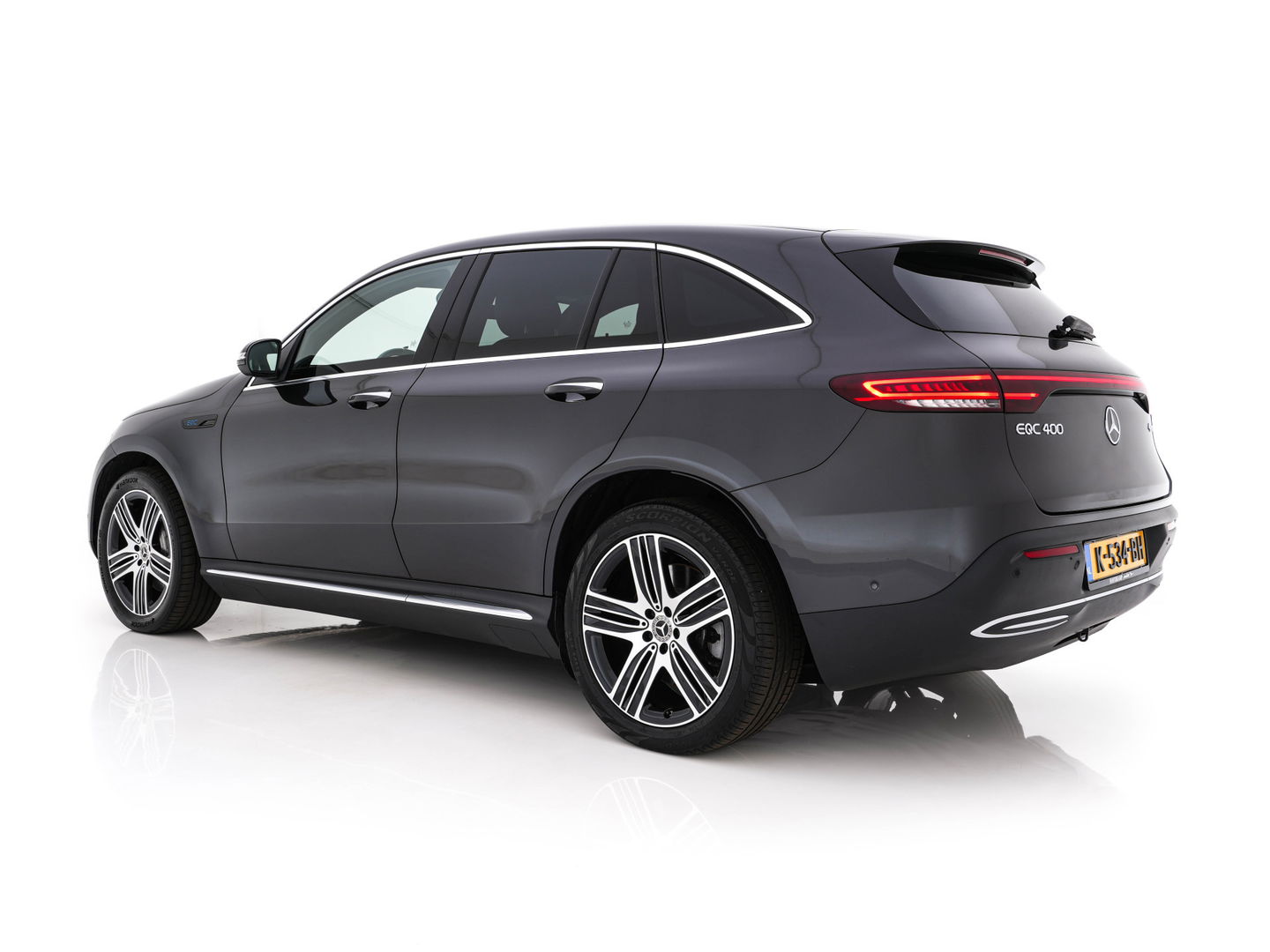 Mercedes-Benz EQC 400 4MATIC Business Solution Luxury 80 kWh {SOH-89%} (INCL.BTW) Aut.*LEATHER | FULL-LED | DISTRONIC | BLINDSPOT | HEATED-COMFORTSEATS | DIGI-WIDESCREEN | DAB+ | KEYLESS | AMBIENTLIGHT | NAVI-FULLMAP | ECC | PRIVACY-GLASS | PDC | 20''ALU*