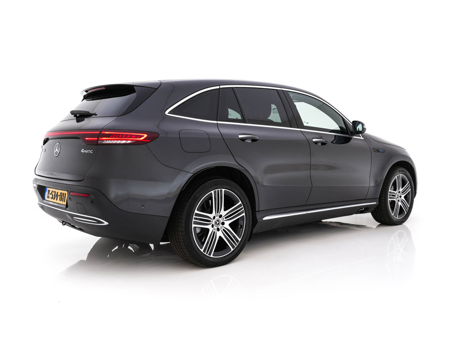 Mercedes-Benz EQC 400 4MATIC Business Solution Luxury 80 kWh {SOH-89%} (INCL.BTW) Aut.*LEATHER | FULL-LED | DISTRONIC | BLINDSPOT | HEATED-COMFORTSEATS | DIGI-WIDESCREEN | DAB+ | KEYLESS | AMBIENTLIGHT | NAVI-FULLMAP | ECC | PRIVACY-GLASS | PDC | 20''ALU*